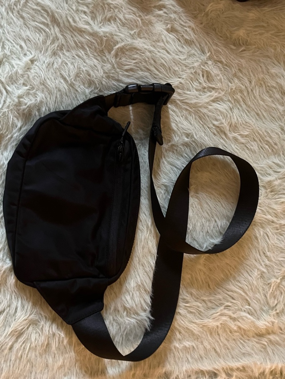 Lululemon Athletica Black Waist Pack 2L with Gold Logo - Picture 2 of 2